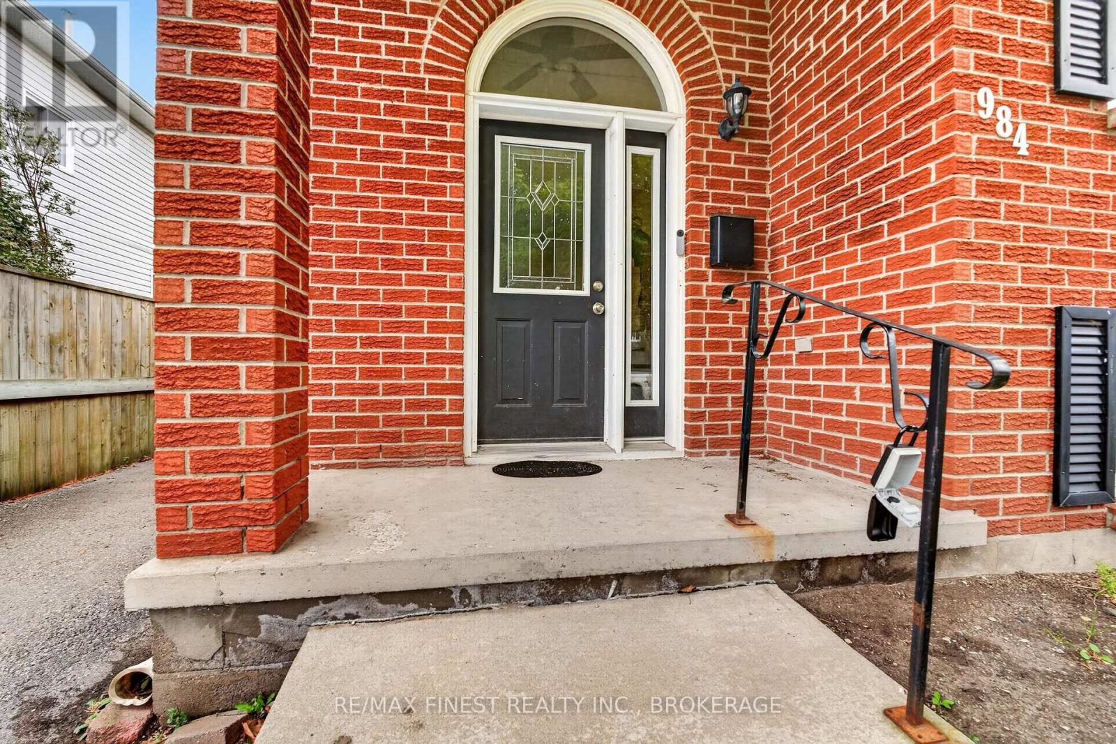 984 WATERBURY CRESCENT - Image 3