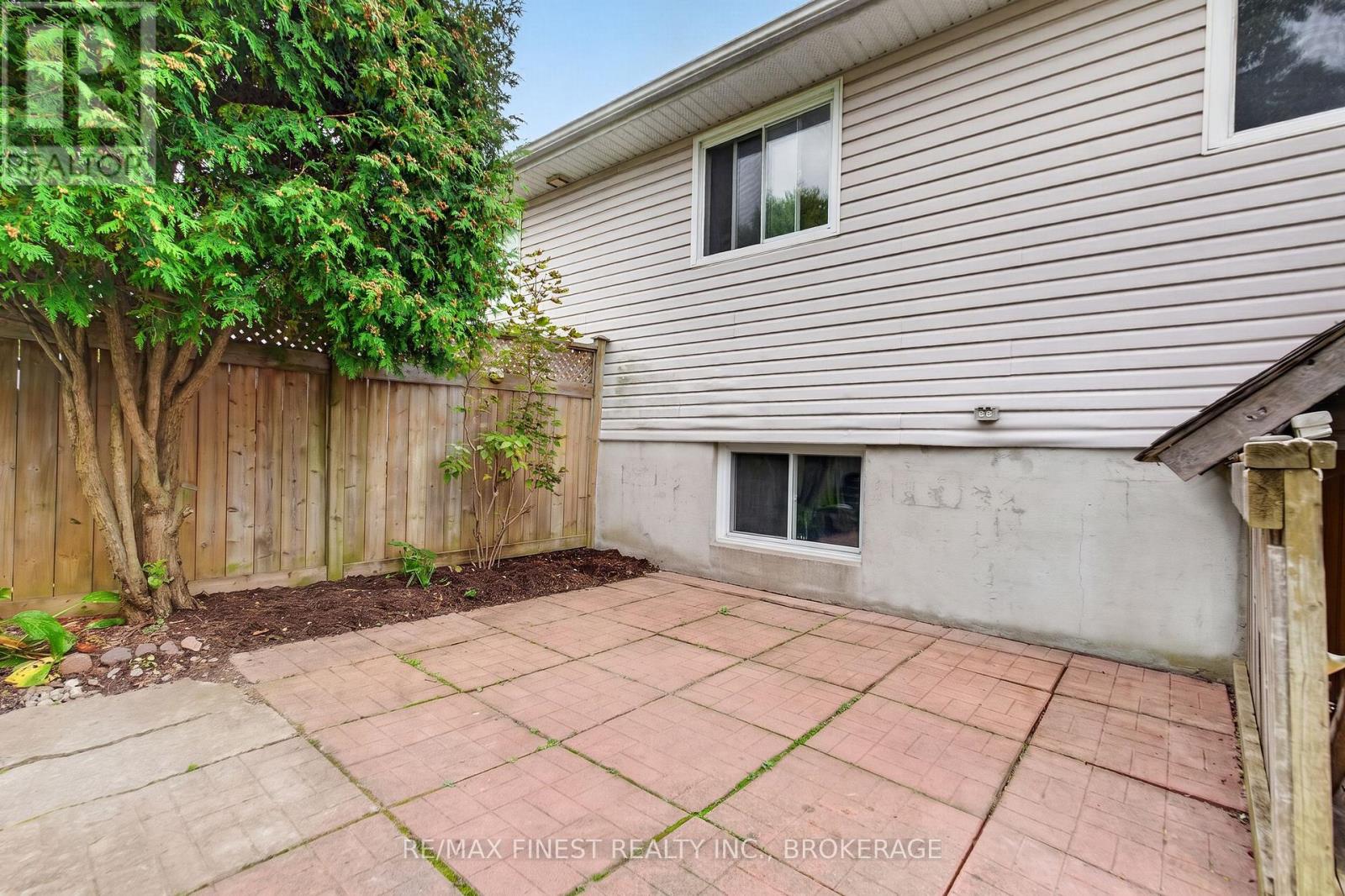 984 WATERBURY CRESCENT - Image 31