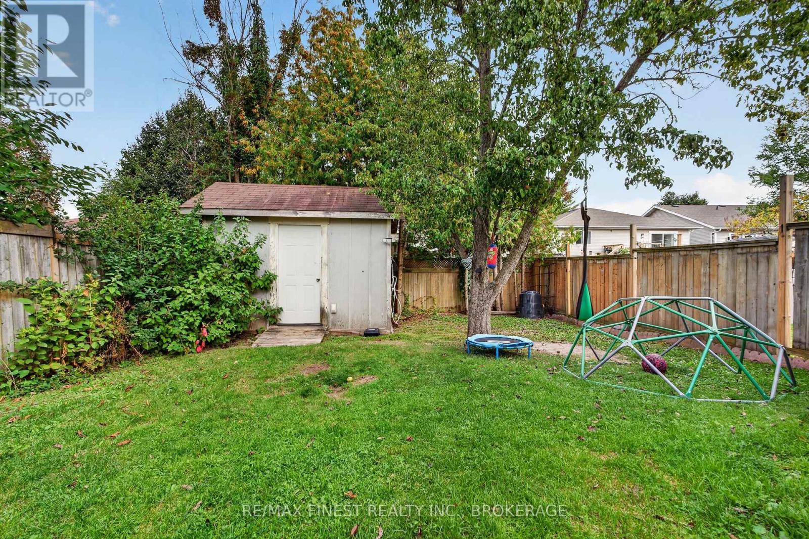 984 WATERBURY CRESCENT - Image 33