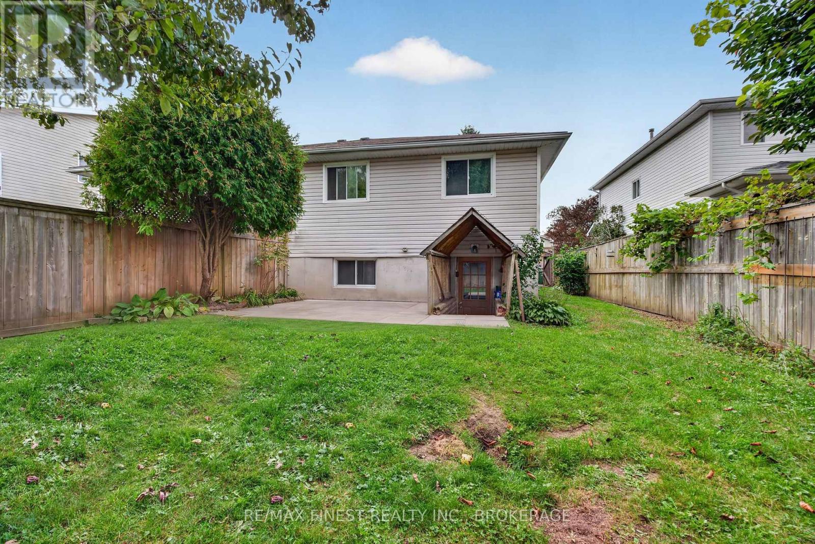 984 WATERBURY CRESCENT - 34