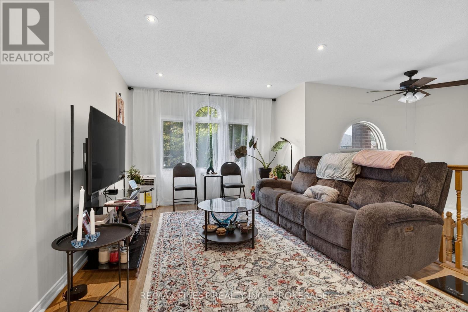 984 WATERBURY CRESCENT - 5