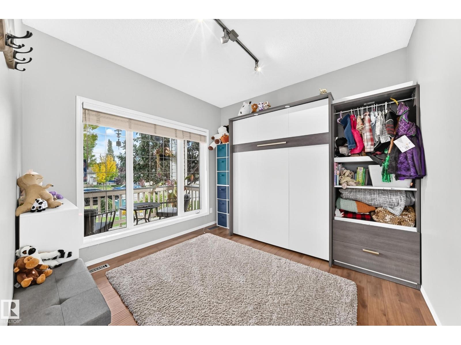81 DUNFIELD CR - 35