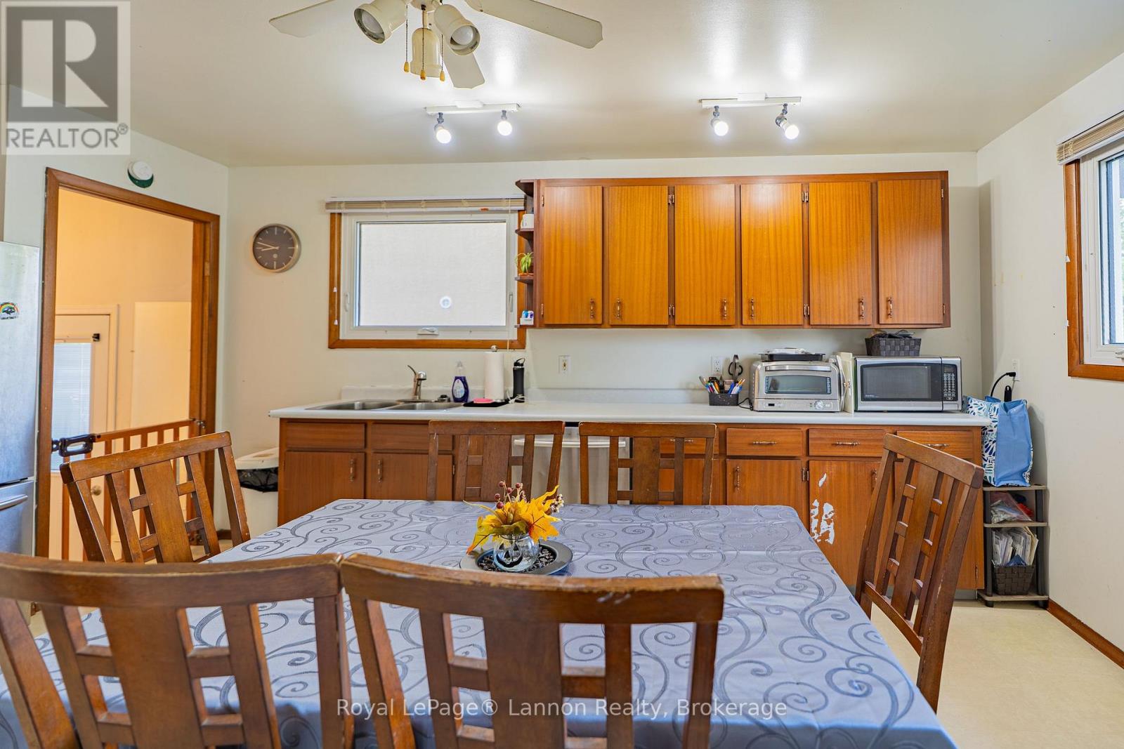 562 SIMON FRASER DRIVE - Image 11