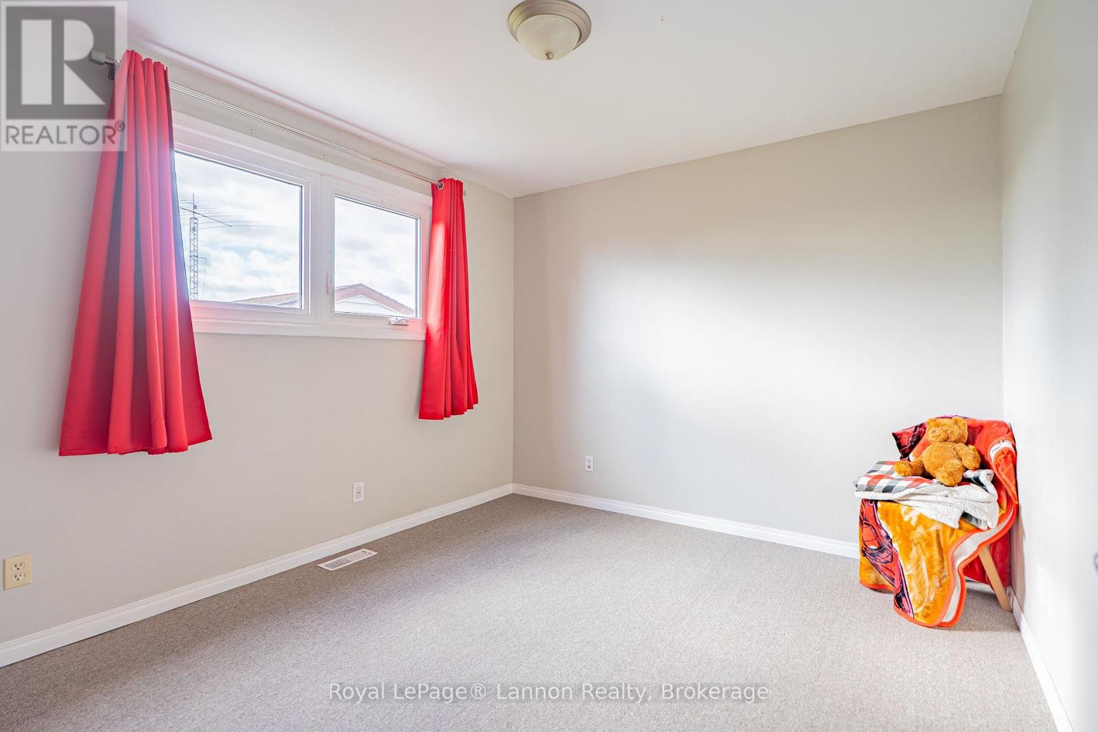 562 SIMON FRASER DRIVE - Image 18