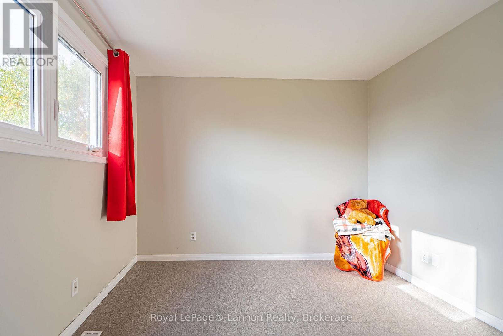 562 SIMON FRASER DRIVE - 20