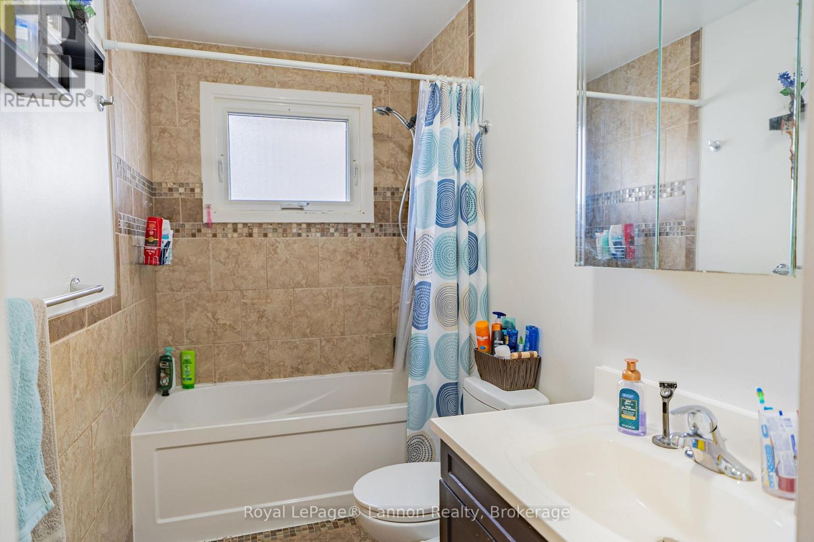 562 SIMON FRASER DRIVE - 22