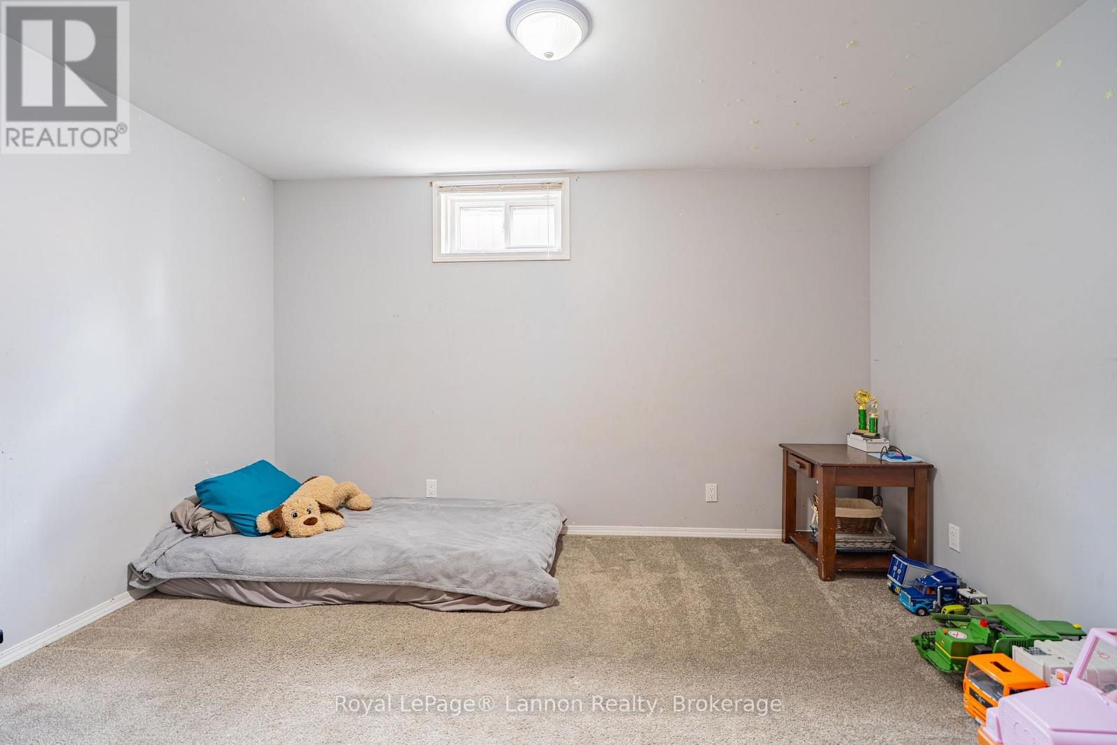 562 SIMON FRASER DRIVE - 23