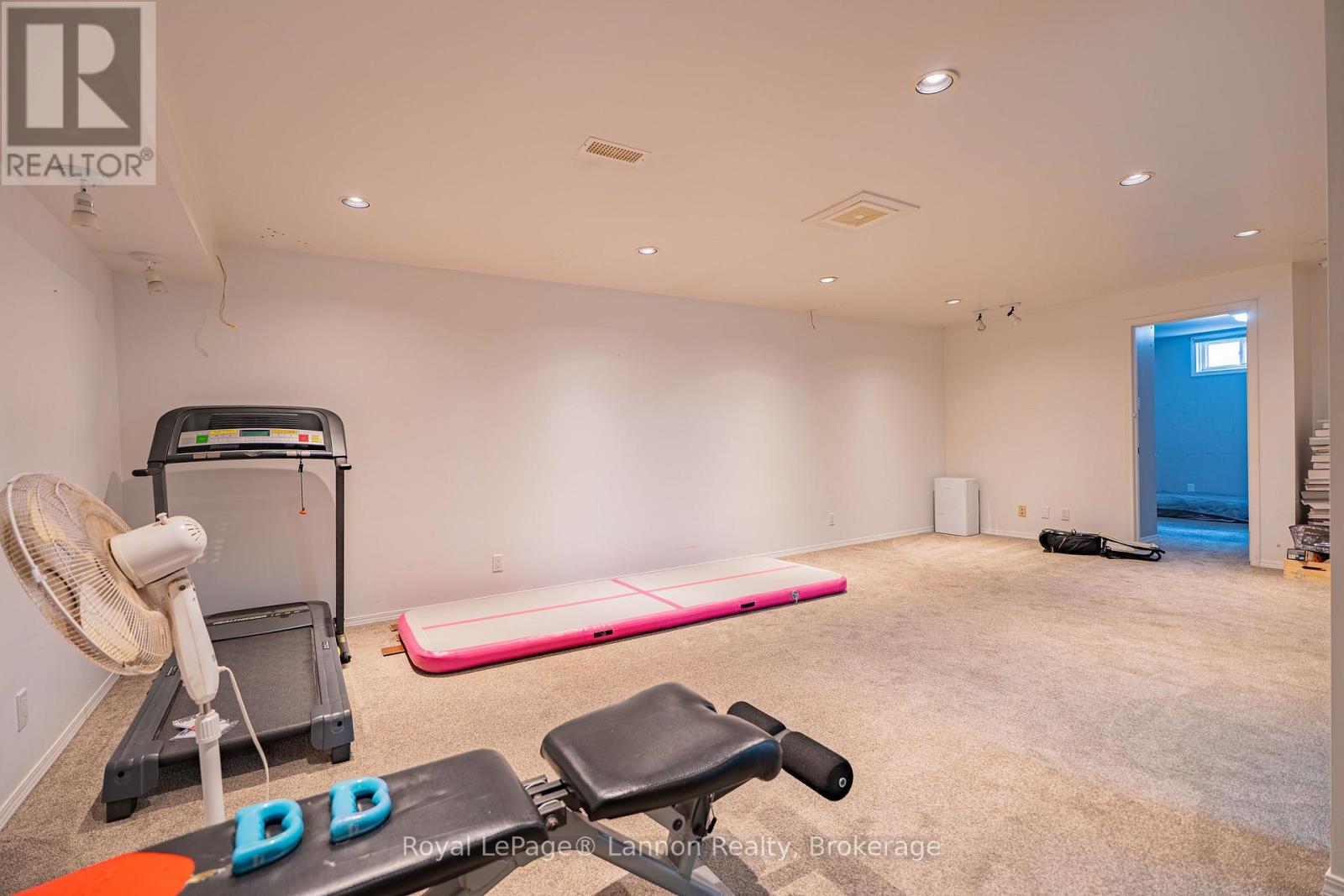 562 SIMON FRASER DRIVE - 28