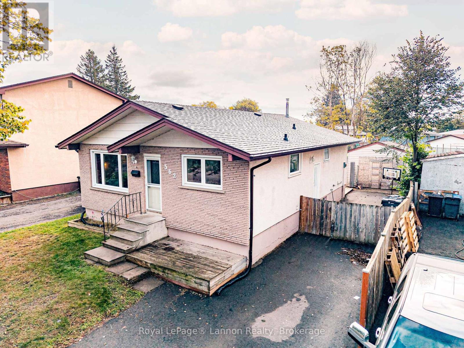 562 SIMON FRASER DRIVE - 43
