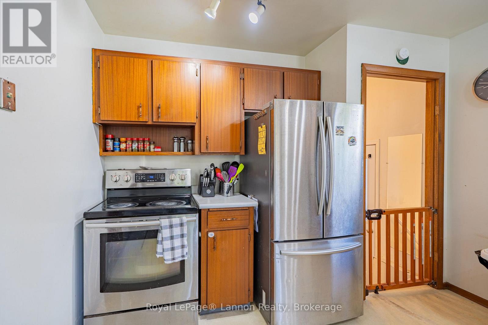 562 SIMON FRASER DRIVE - 8