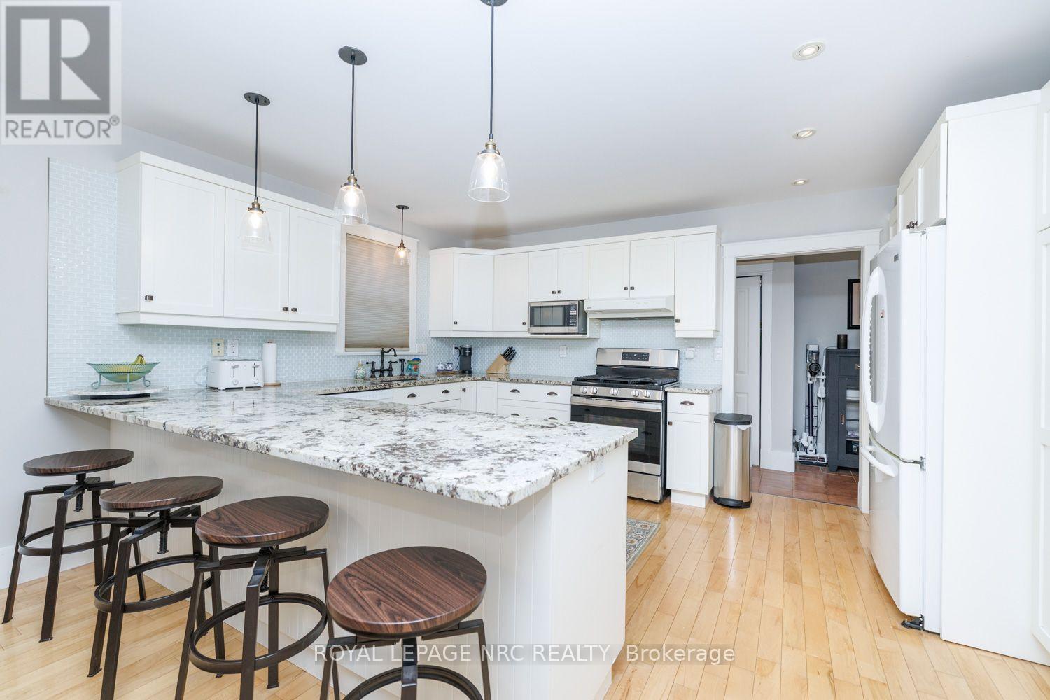 3 LUTHER AVENUE - 17