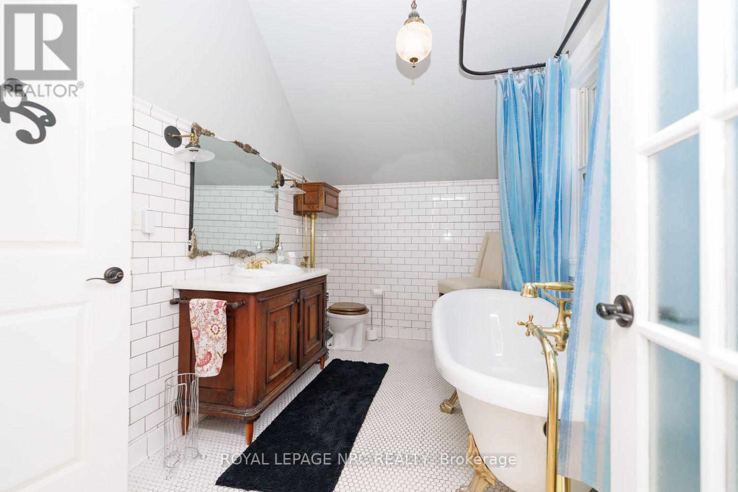 3 LUTHER AVENUE - Image 27