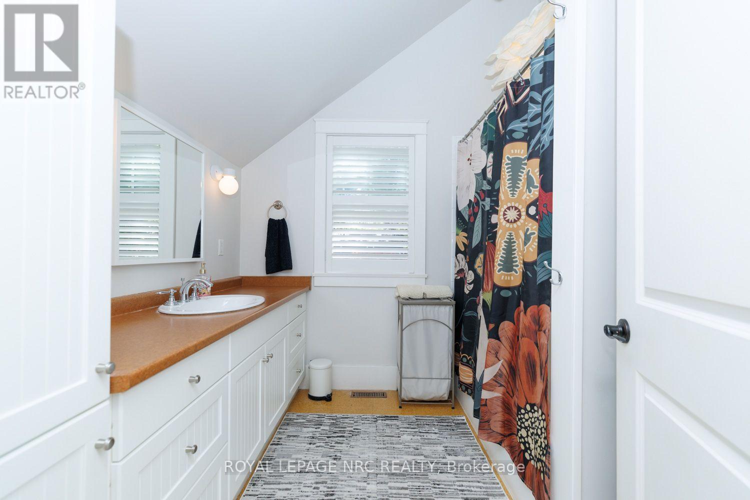 3 LUTHER AVENUE - 30