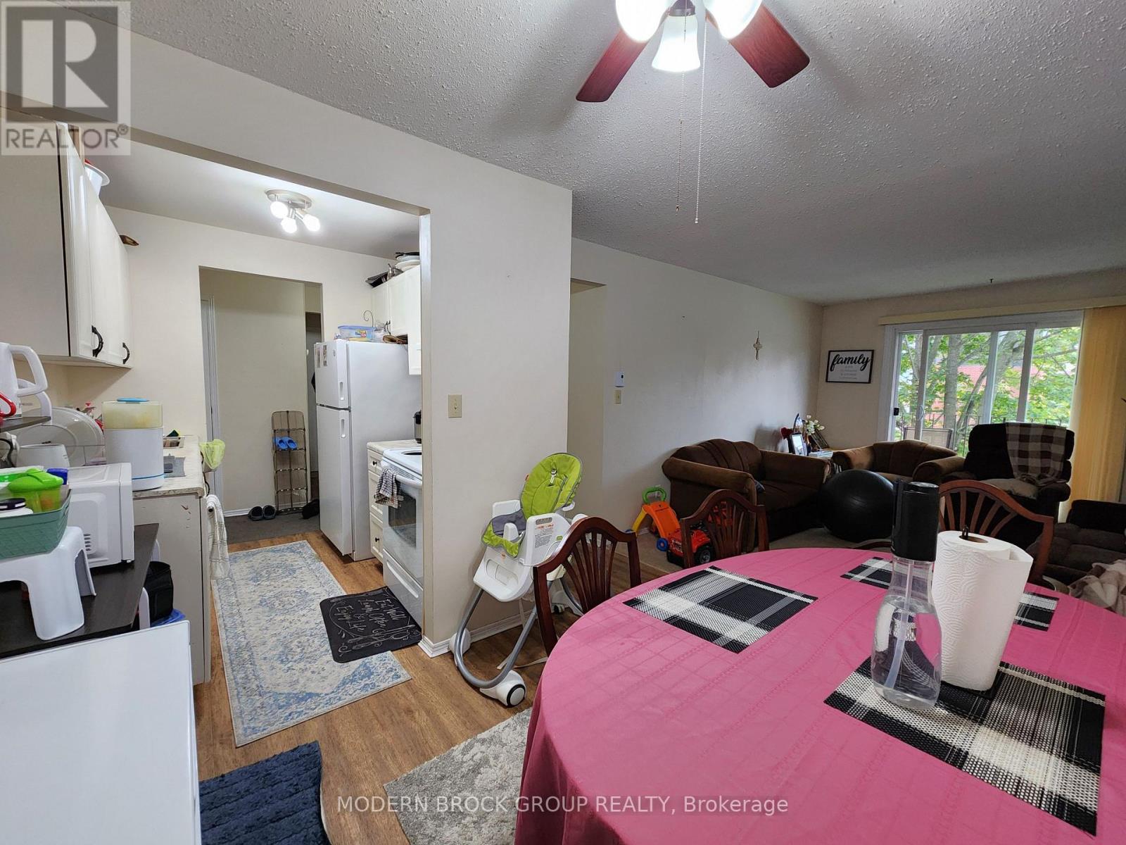 #14 14 CHARLOTTE PLACE - Image 17