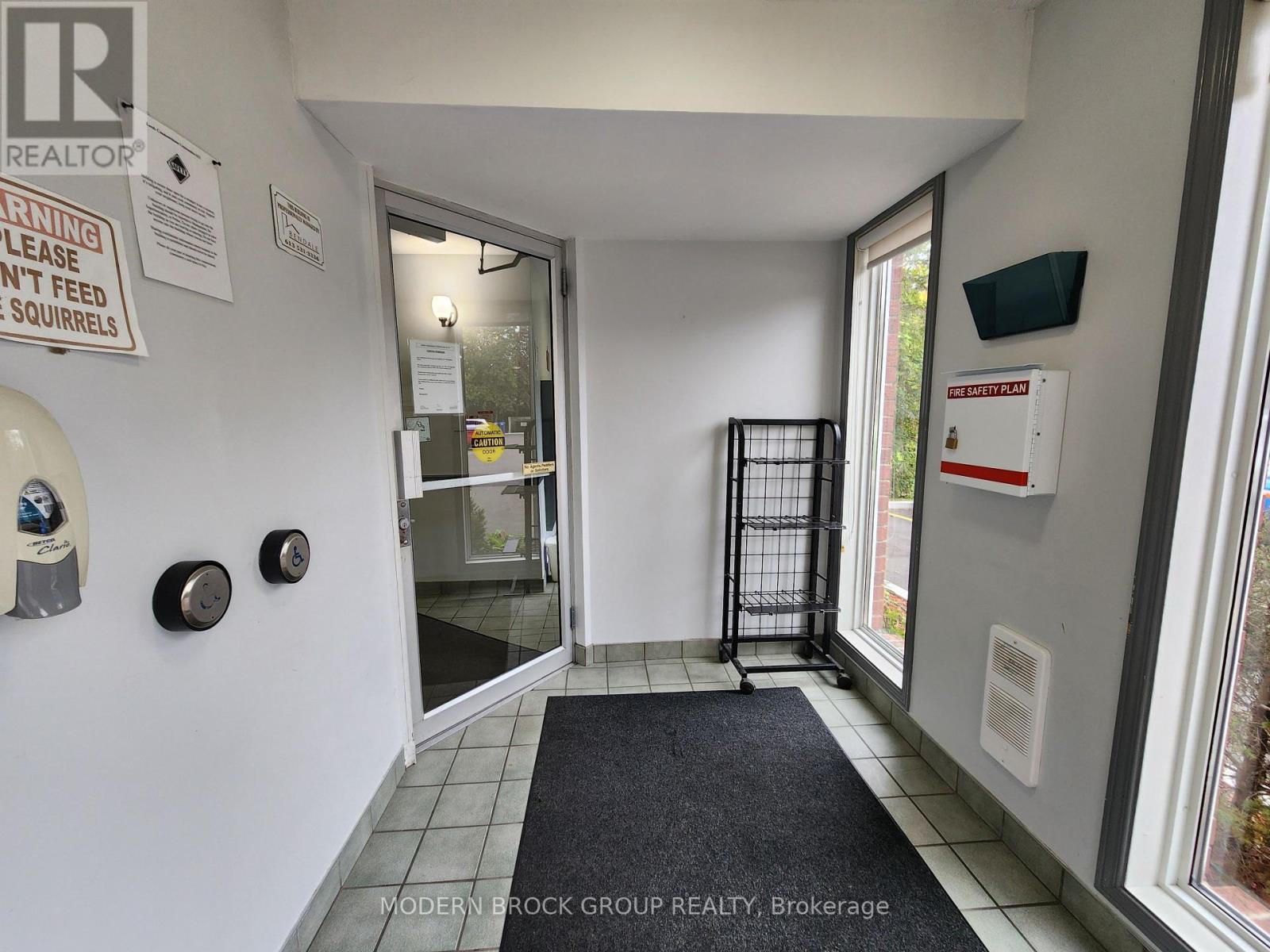 #14 14 CHARLOTTE PLACE - Image 5