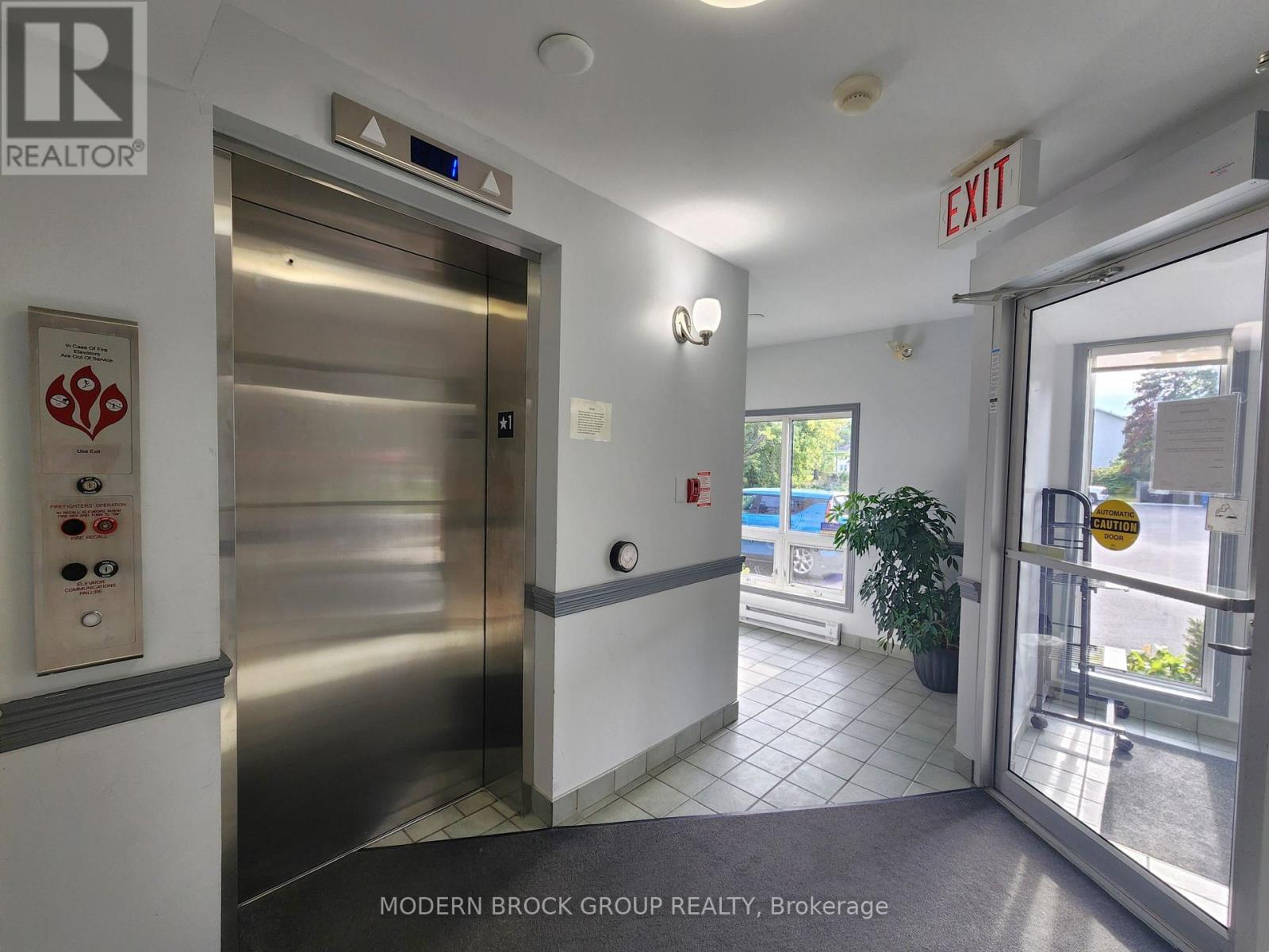 #14 14 CHARLOTTE PLACE - Image 6