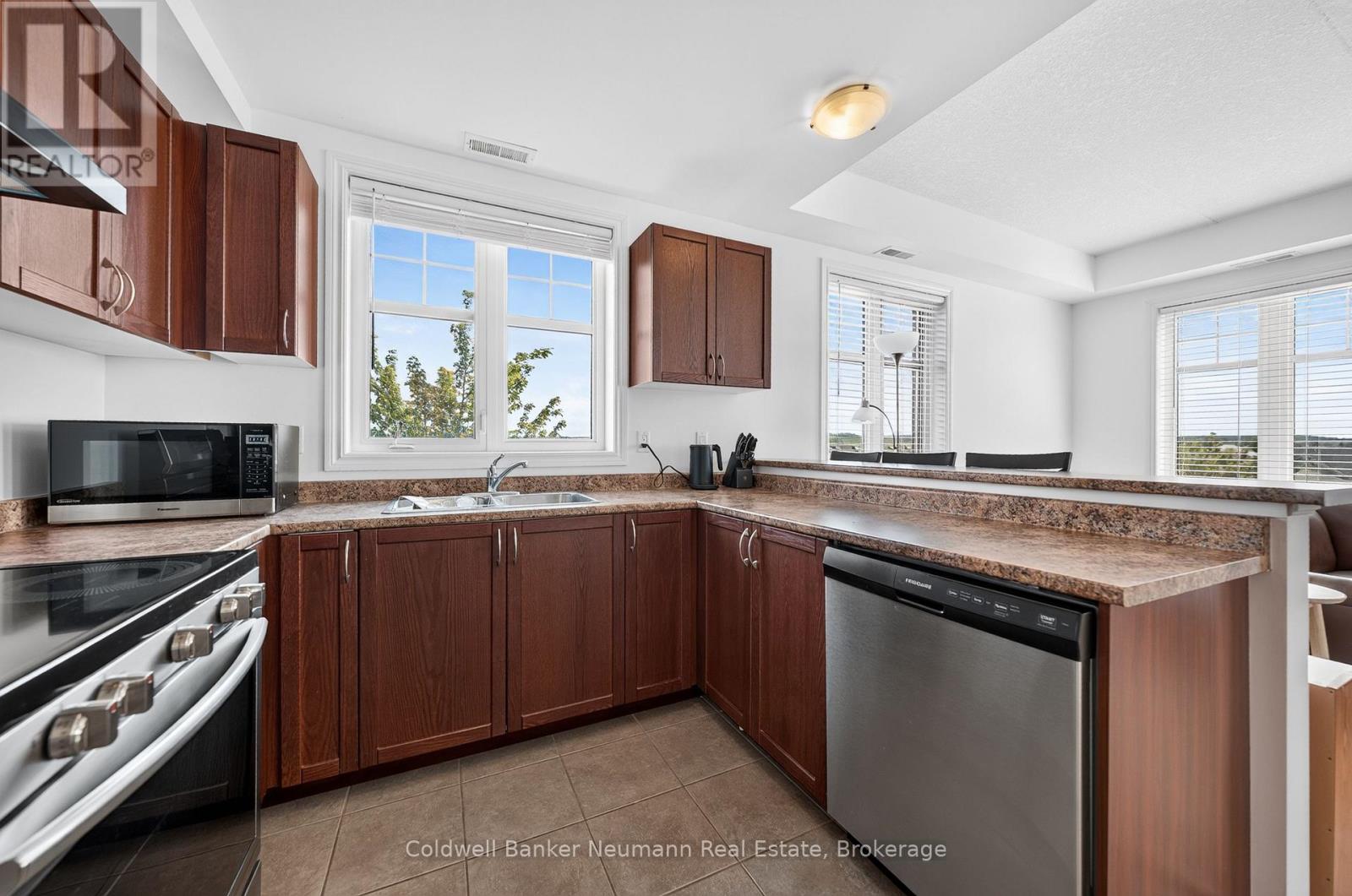 #311 2 COLONIAL DRIVE - Image 17