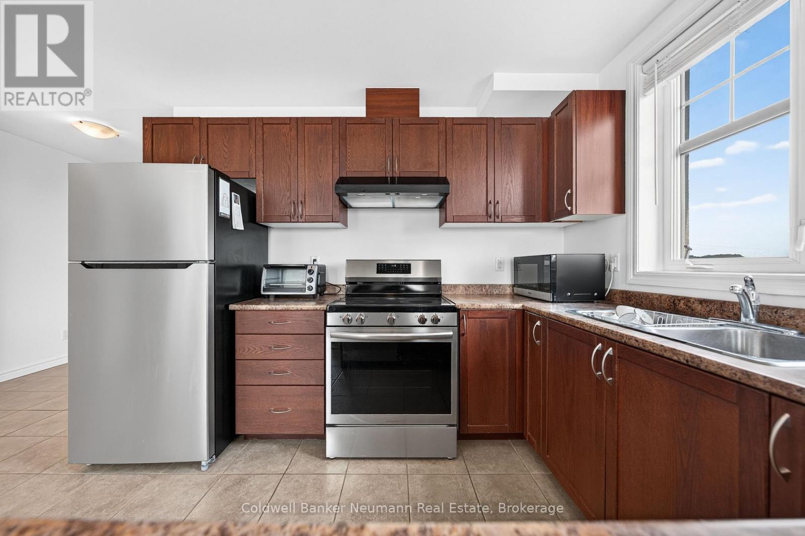 #311 2 COLONIAL DRIVE - Image 18