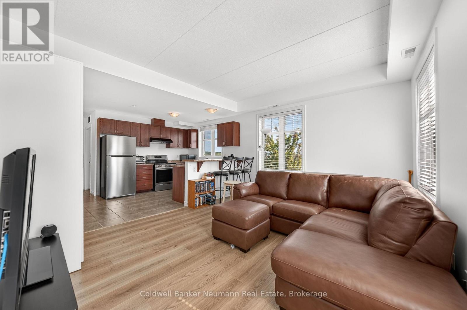 #311 2 COLONIAL DRIVE - Image 22