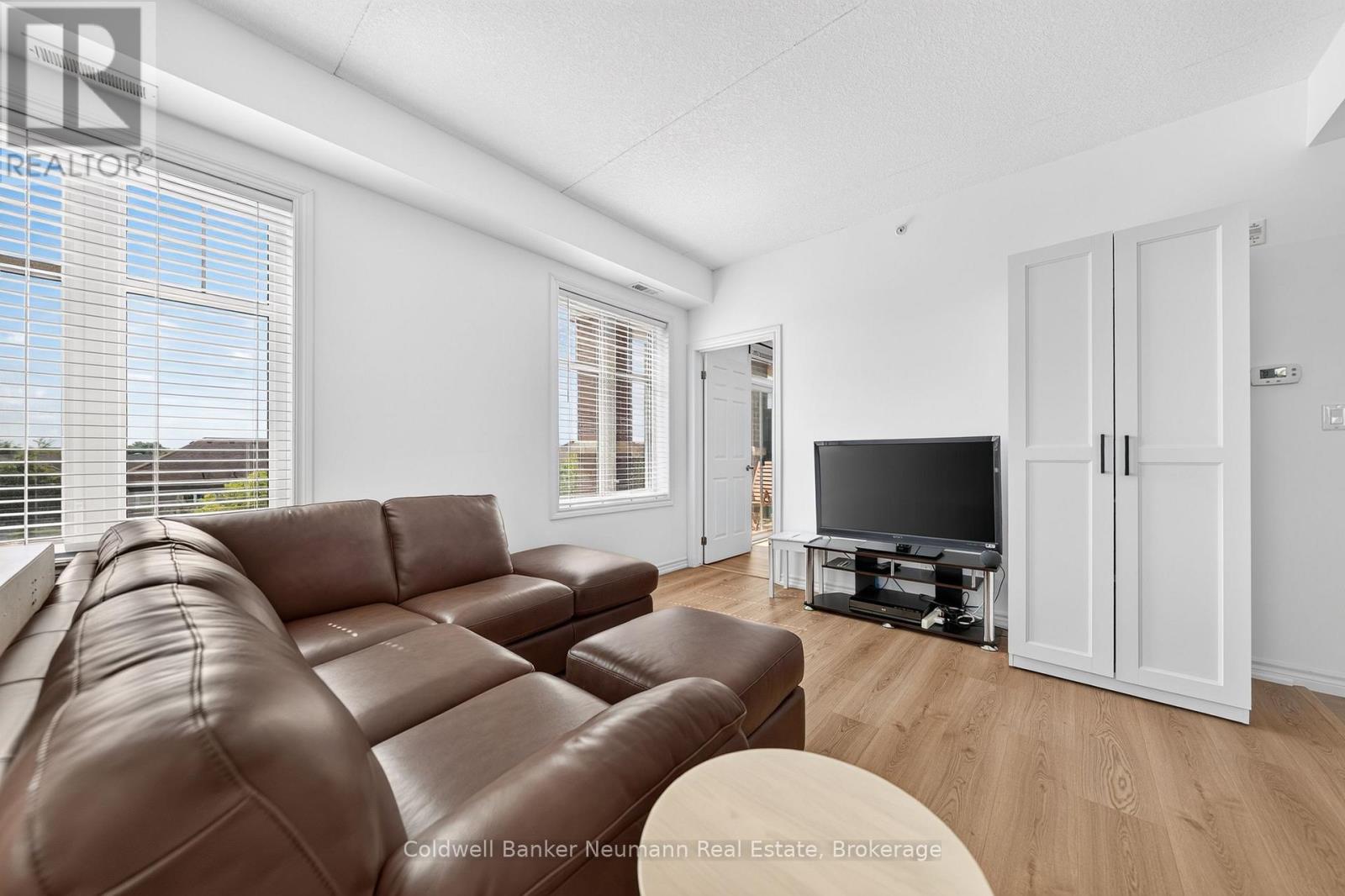 #311 2 COLONIAL DRIVE - Image 23