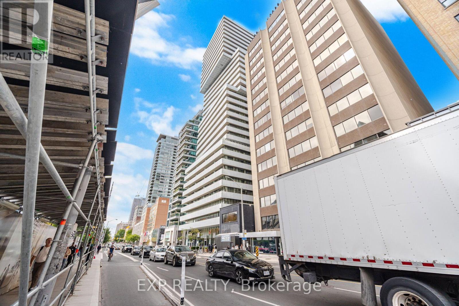 #2505 200 BLOOR STREET W - 40