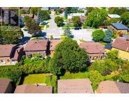 17 Twin Circle Court, Toronto, ON M2R3L3 Photo 37