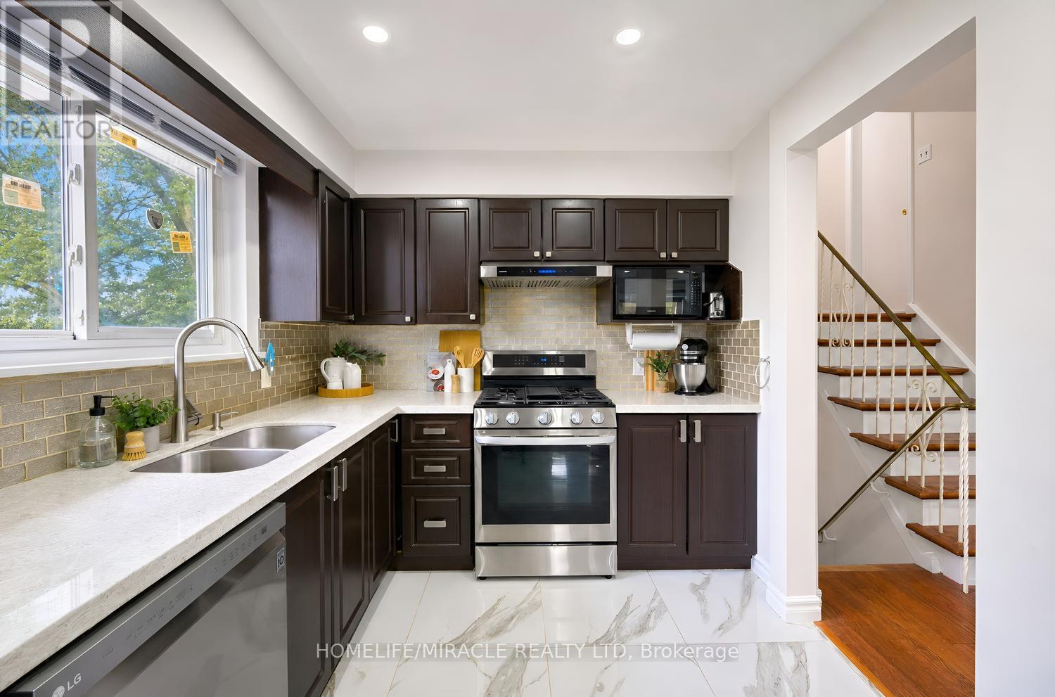 54 SUNDERLAND CRESCENT - 21
