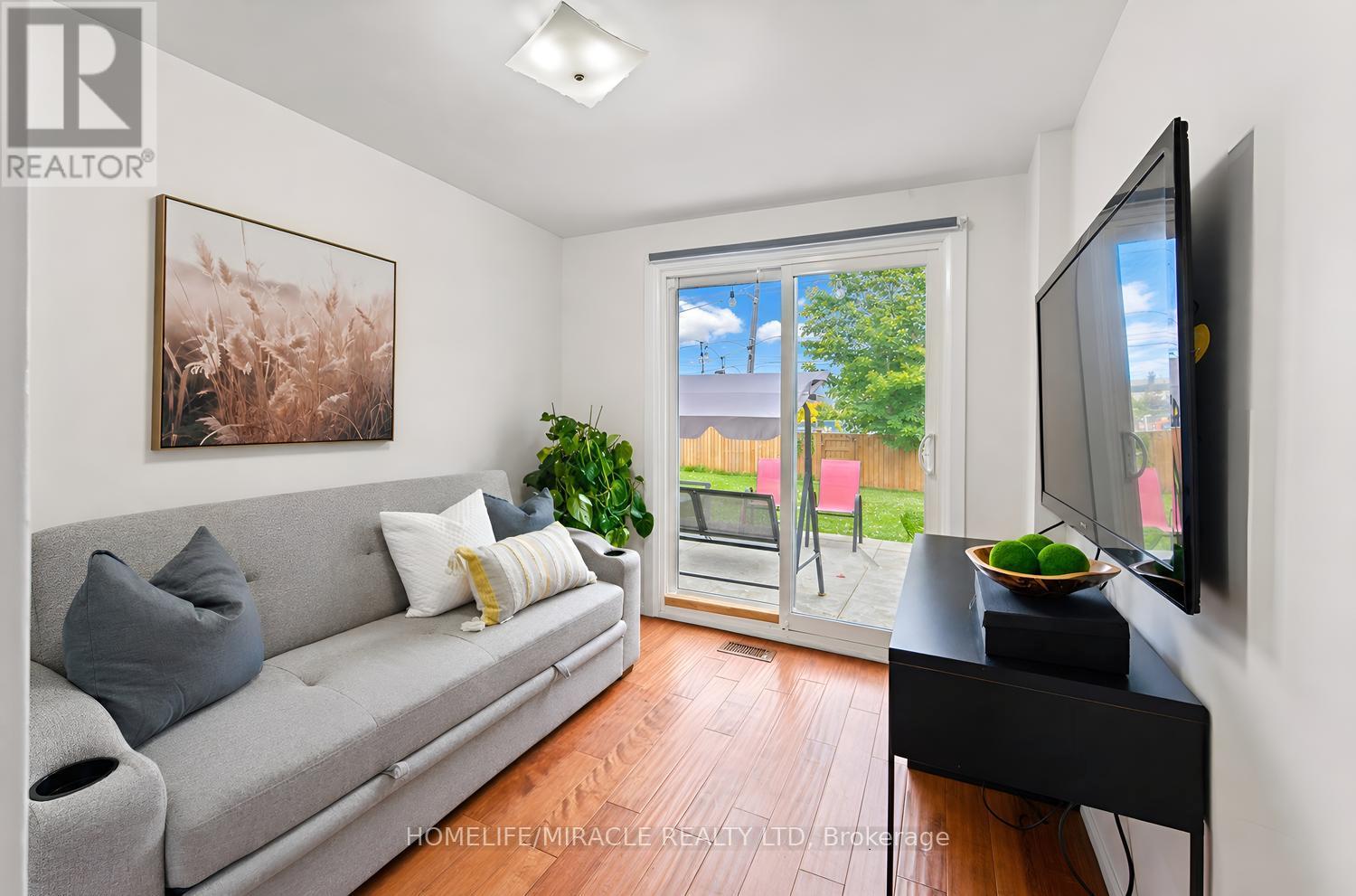 54 SUNDERLAND CRESCENT - Image 33