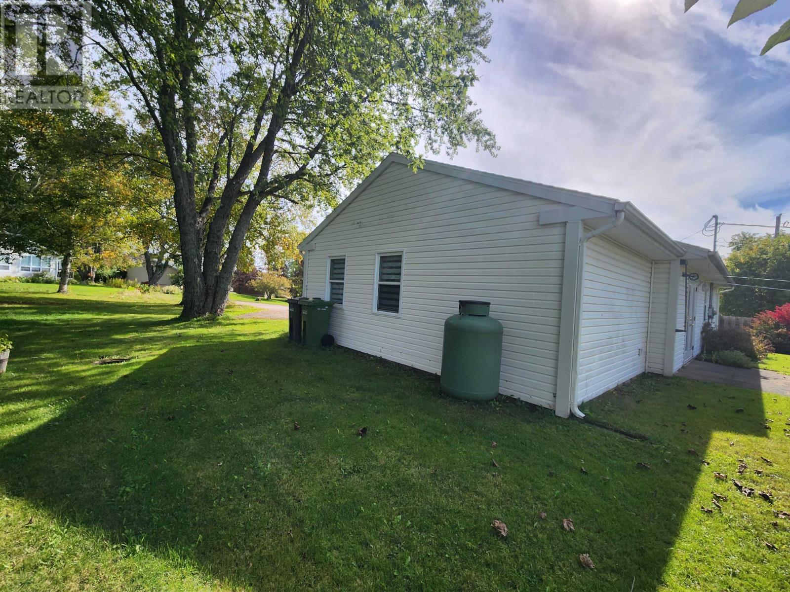 549 ROBERT CLEMENTS Drive - 9