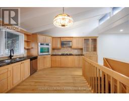 Dining room - 19 Blair Athol Crescent, Toronto, ON M9A1X6 Photo 10