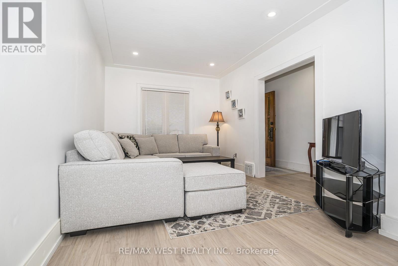 83 SCOTT ROAD - 3