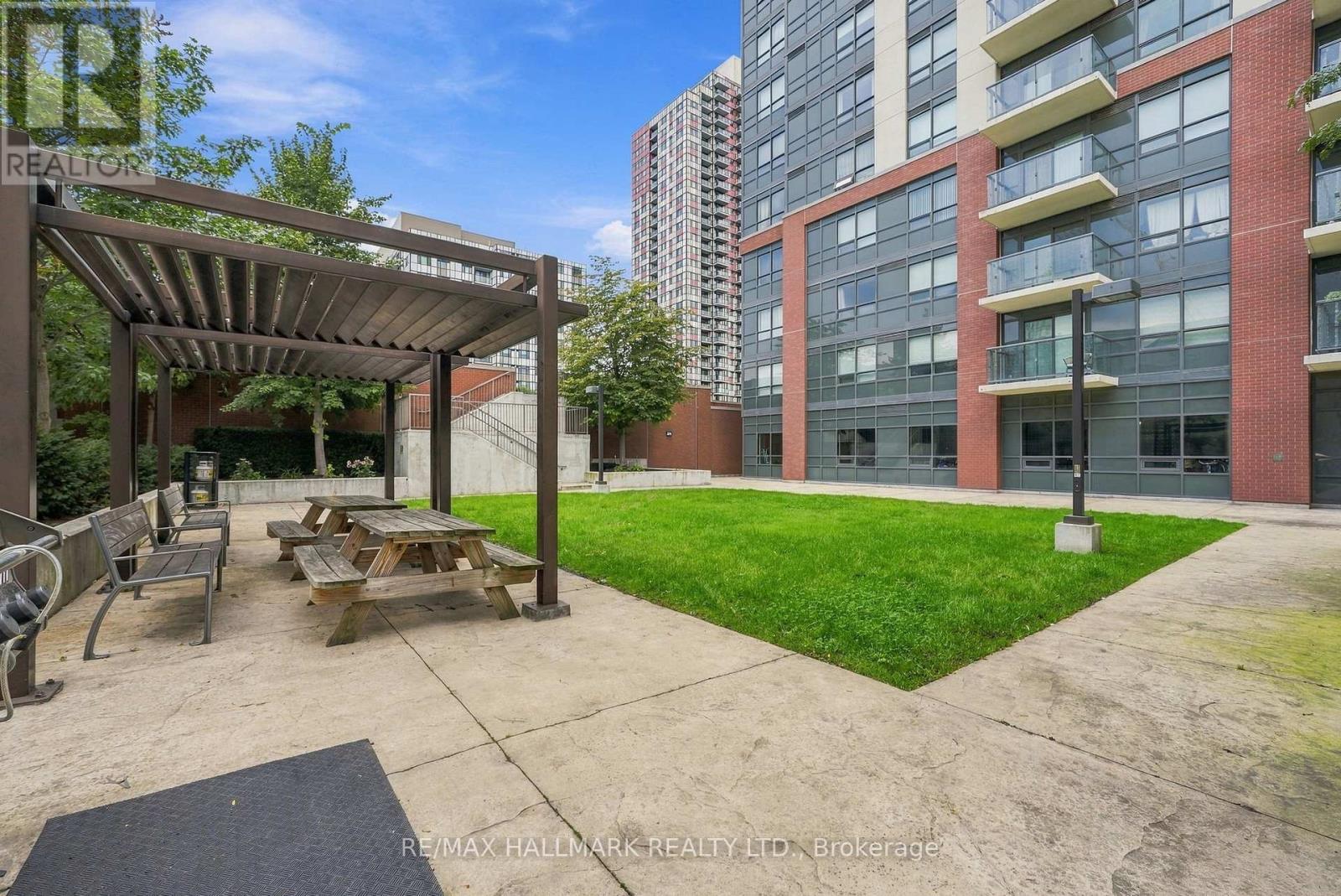 #1408 1420 DUPONT STREET - 29