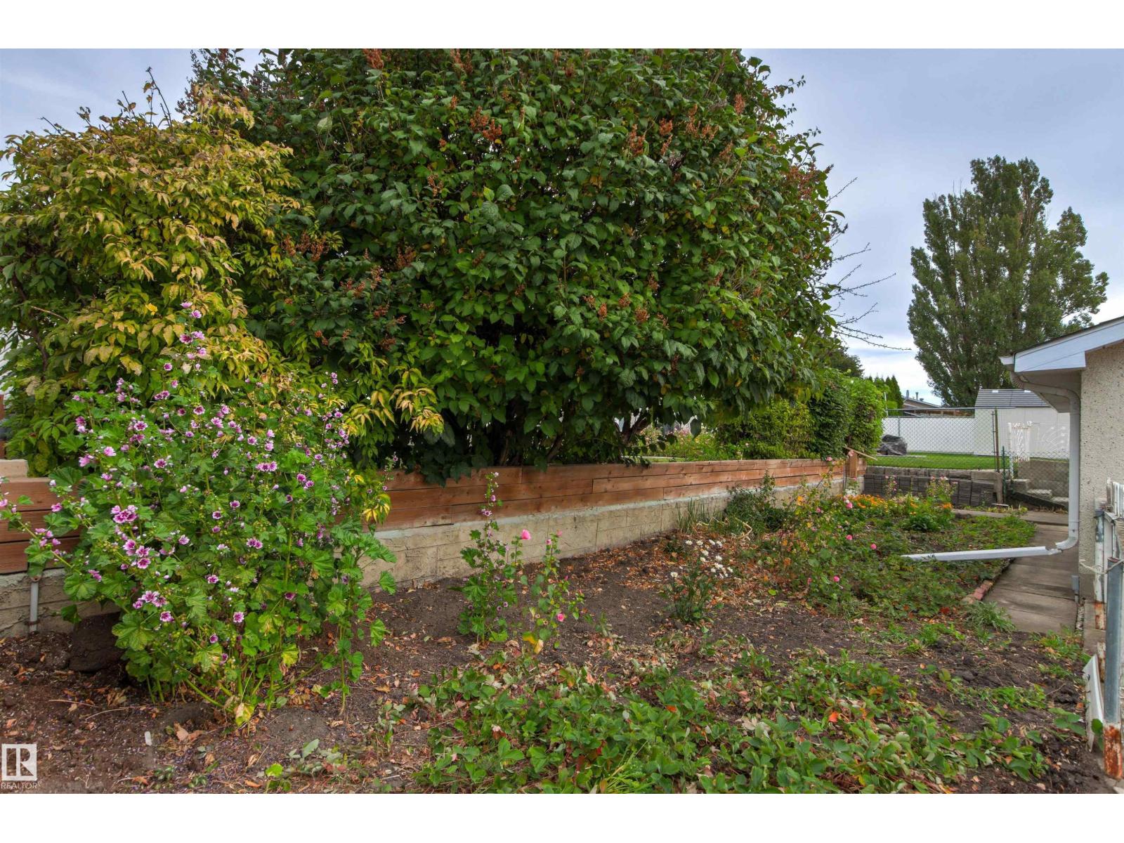 7211 140 AV NW - 62