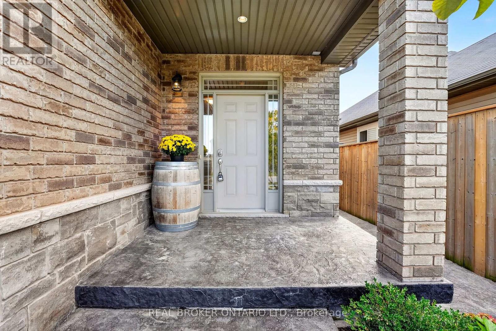 4890 ALLAN COURT - 8