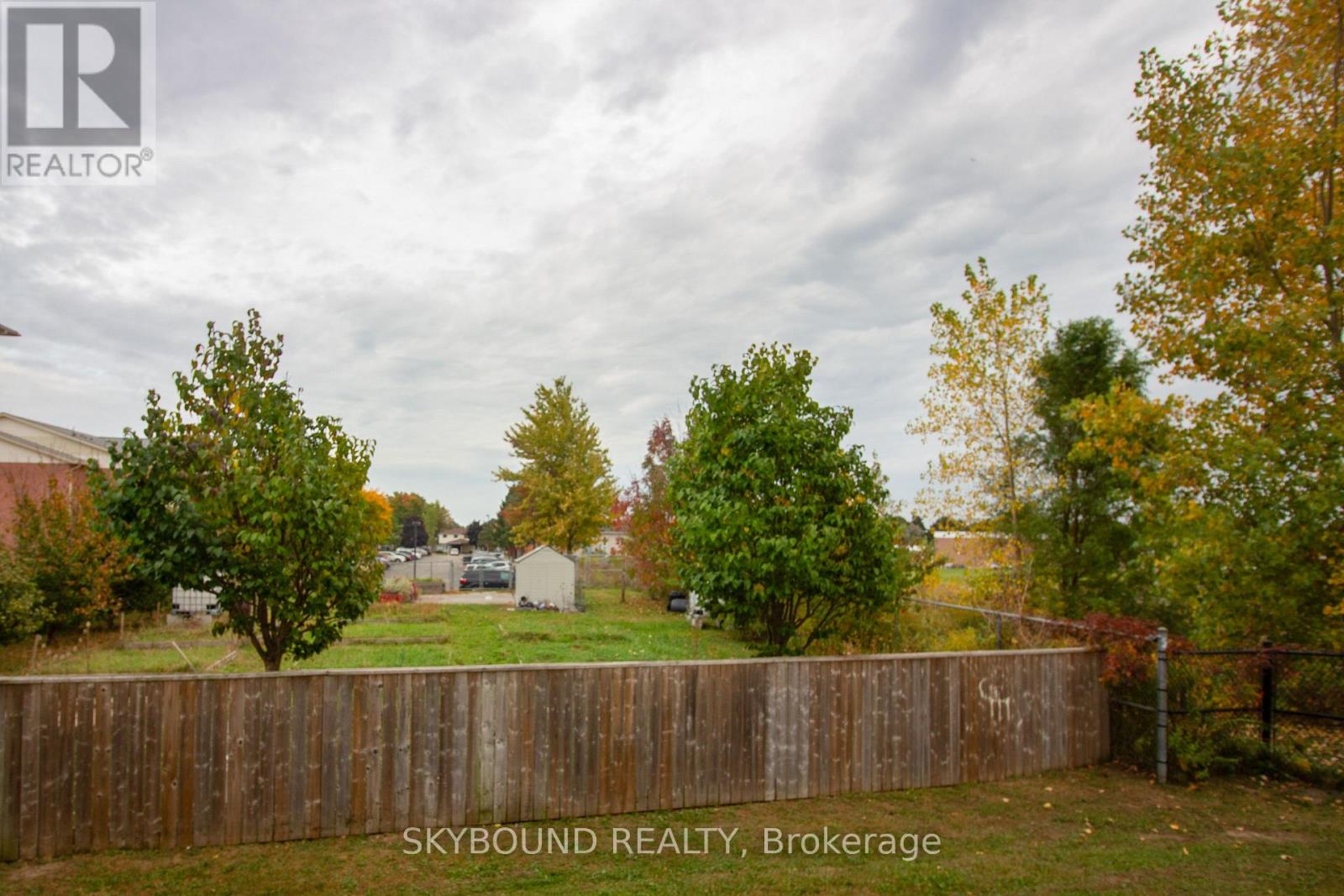 #8 395 LINDEN DRIVE - 25
