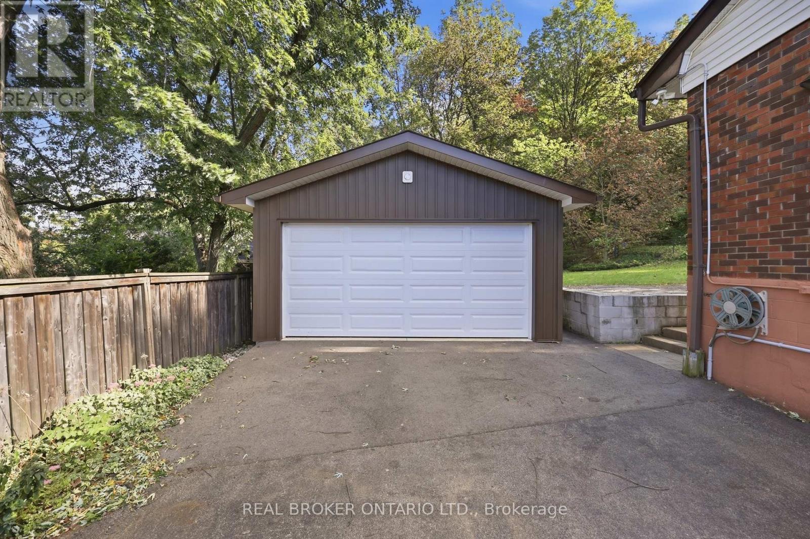 8 Hill Place, Hamilton, ON photo 31