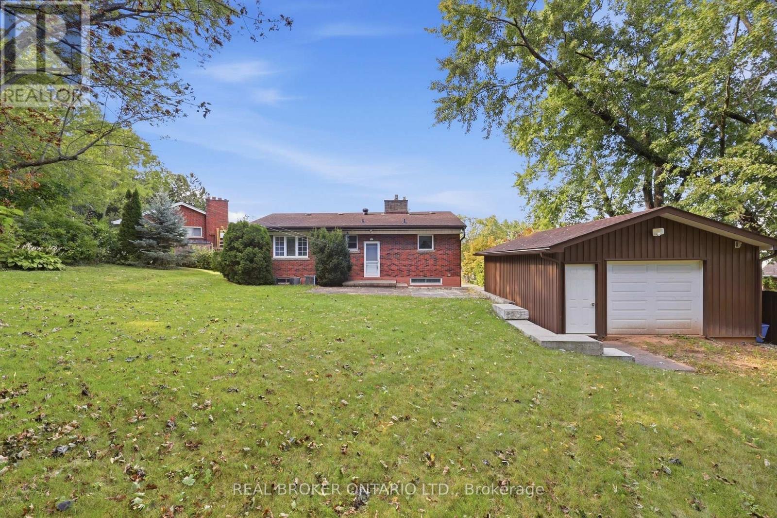 8 Hill Place, Hamilton, ON photo 32