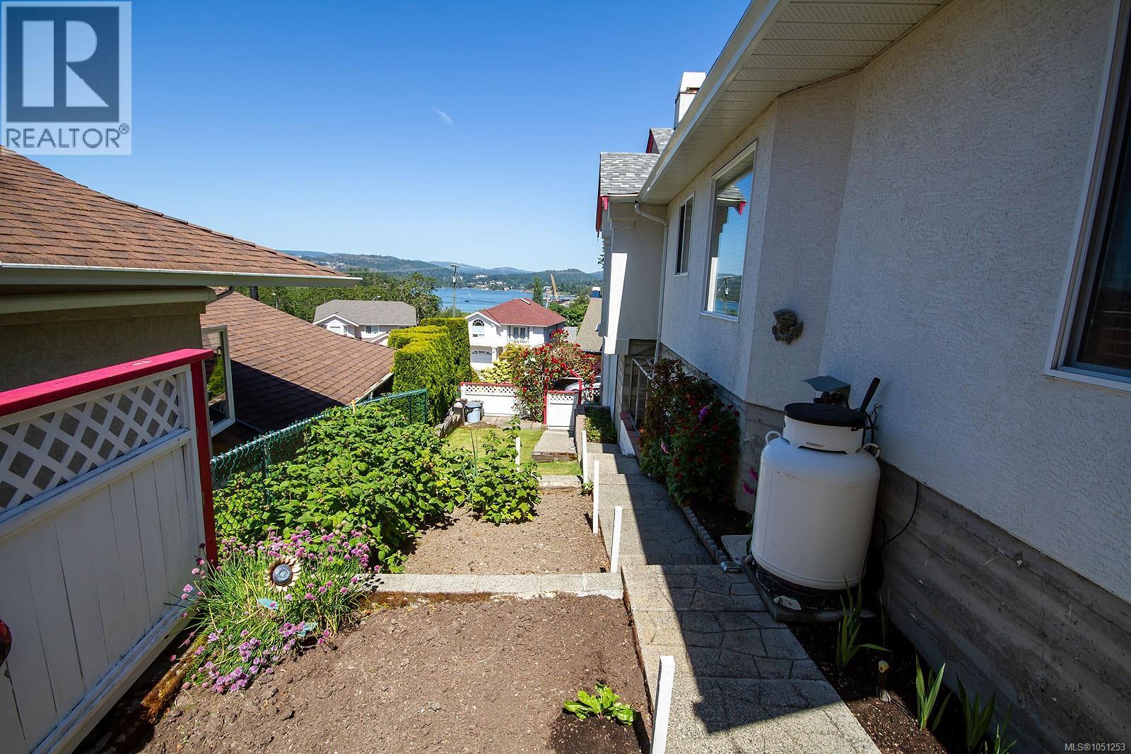 #2 709 Luscombe Pl - 31