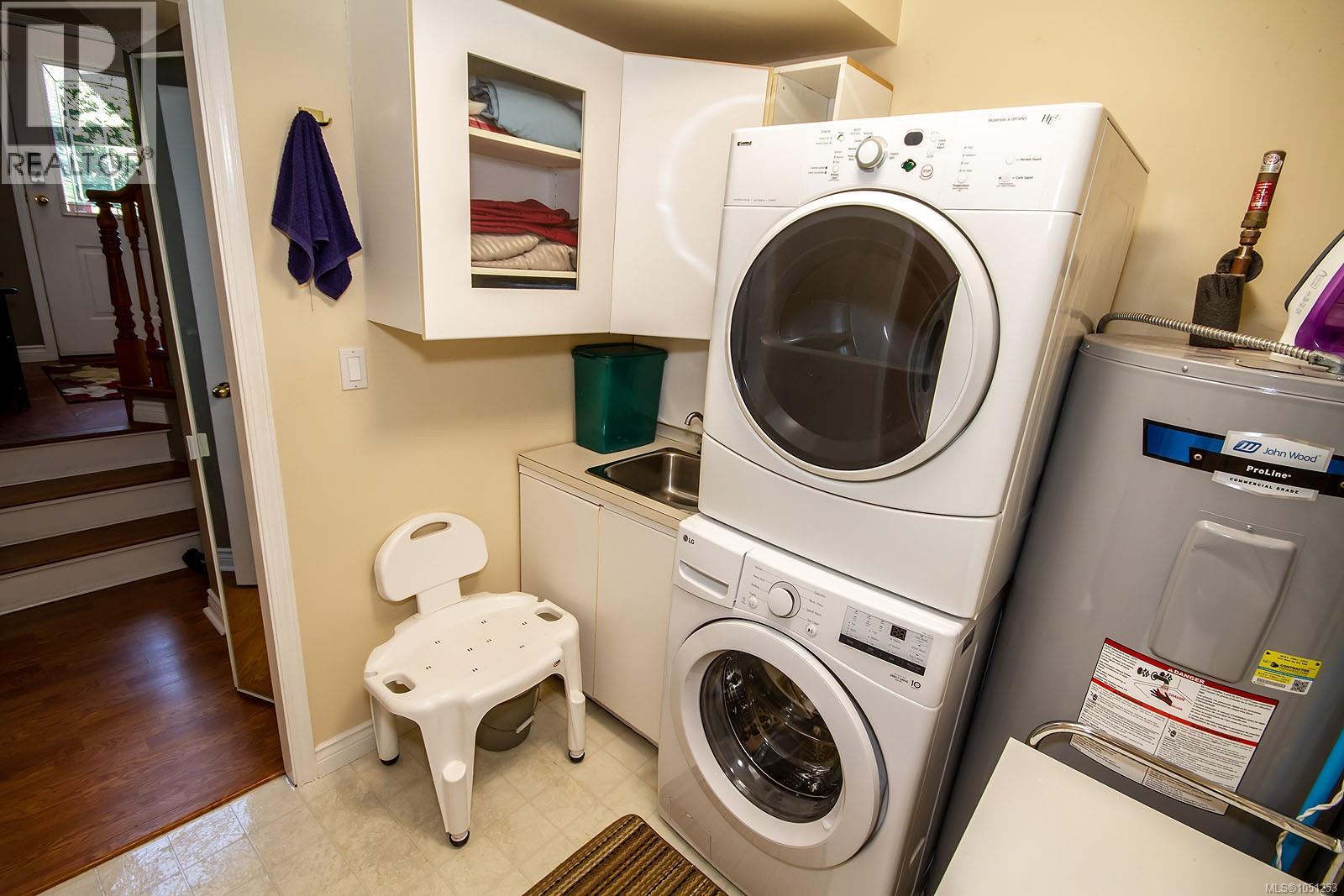 #2 709 Luscombe Pl - 35