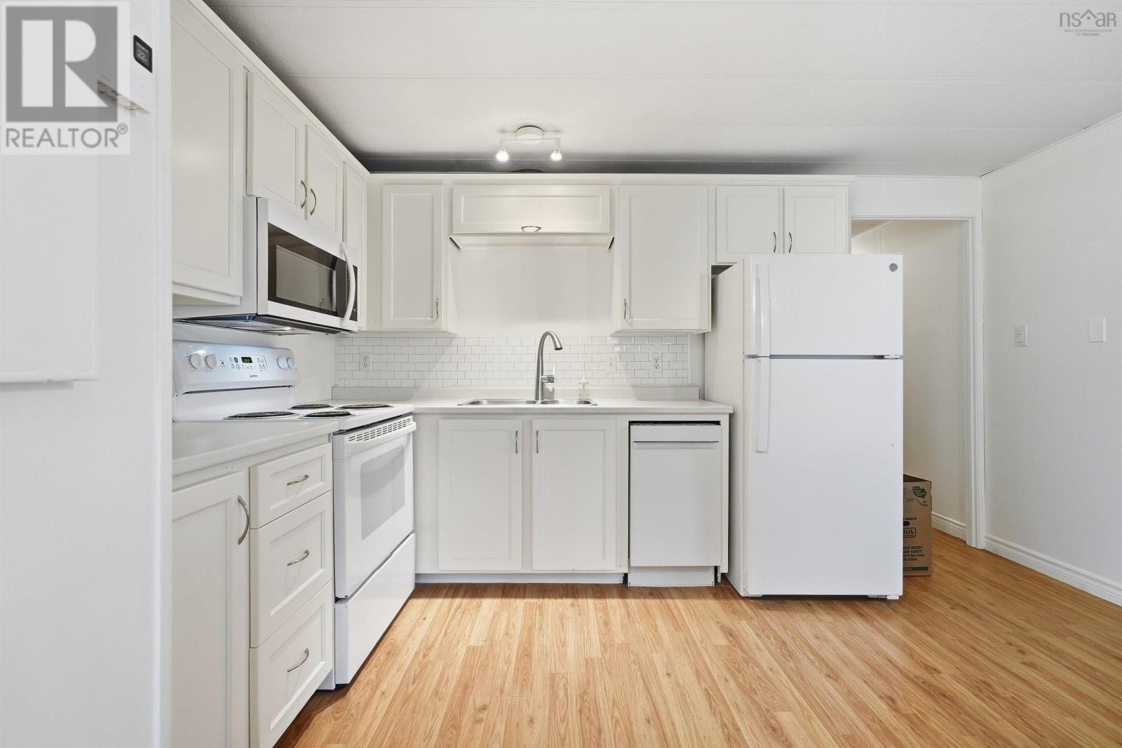 32 Earleton Avenue - 16