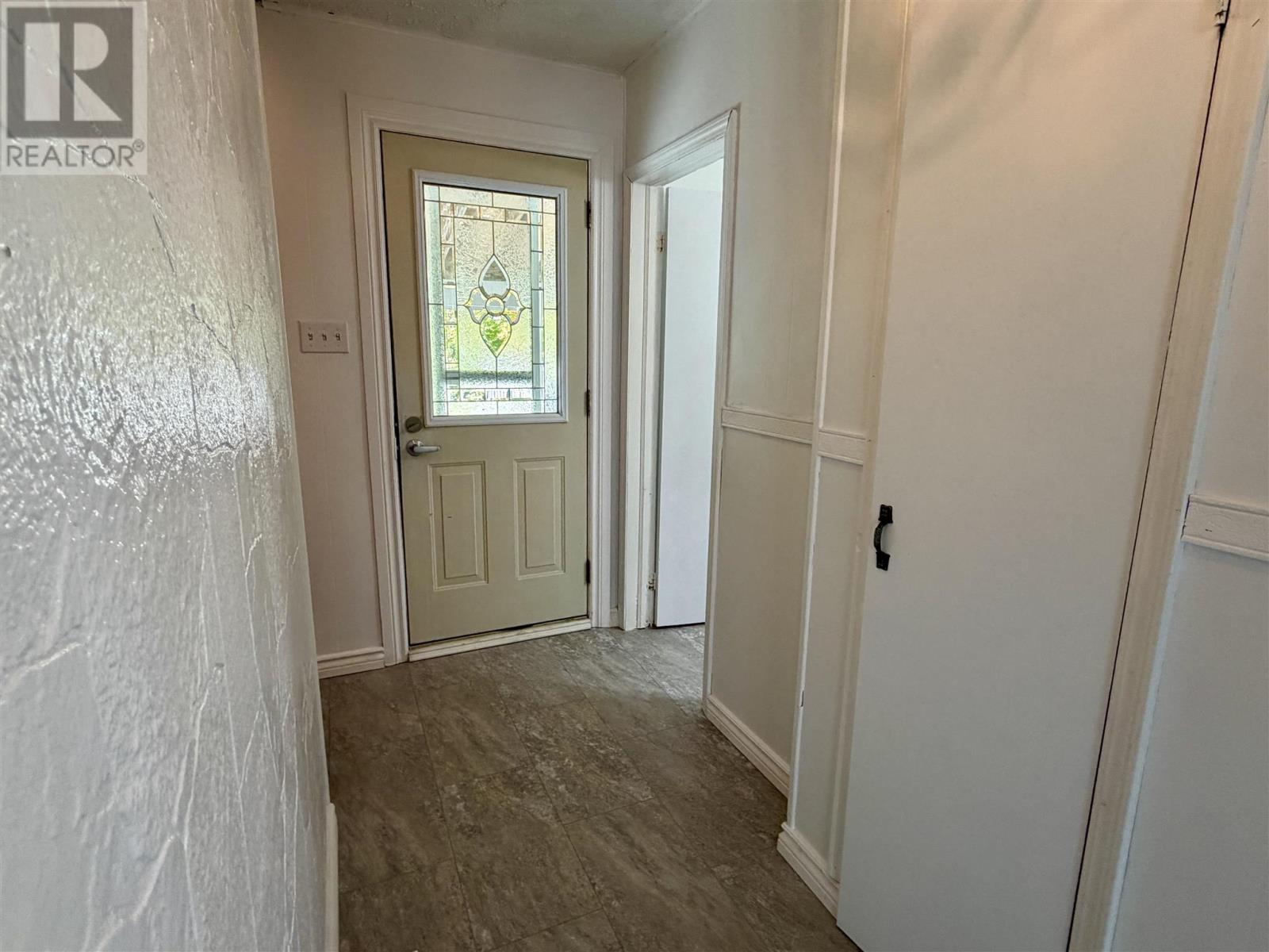 135 Dieppe AVE - 2