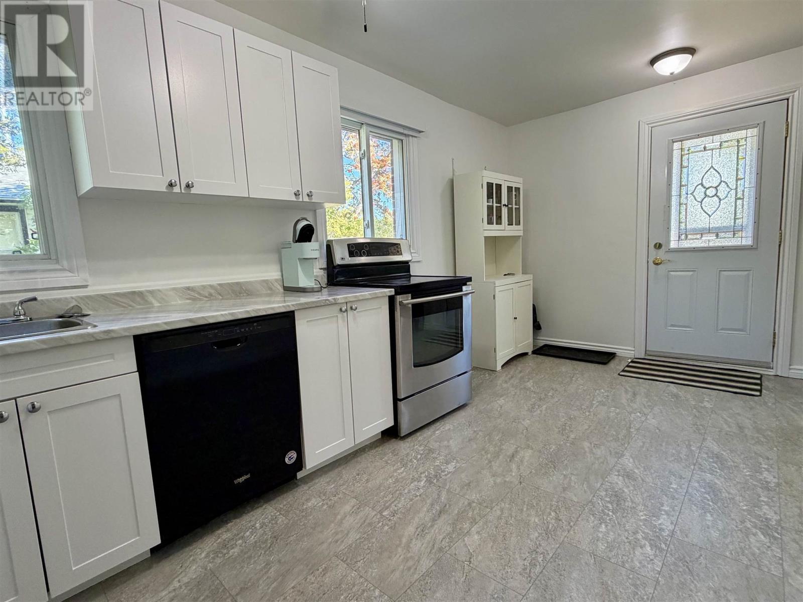 135 Dieppe AVE - 5