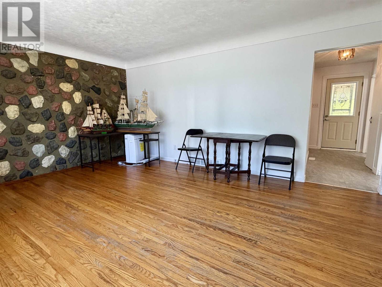 135 Dieppe AVE - 7