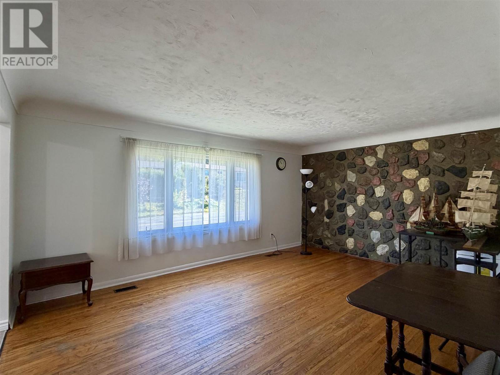 135 Dieppe AVE - 8