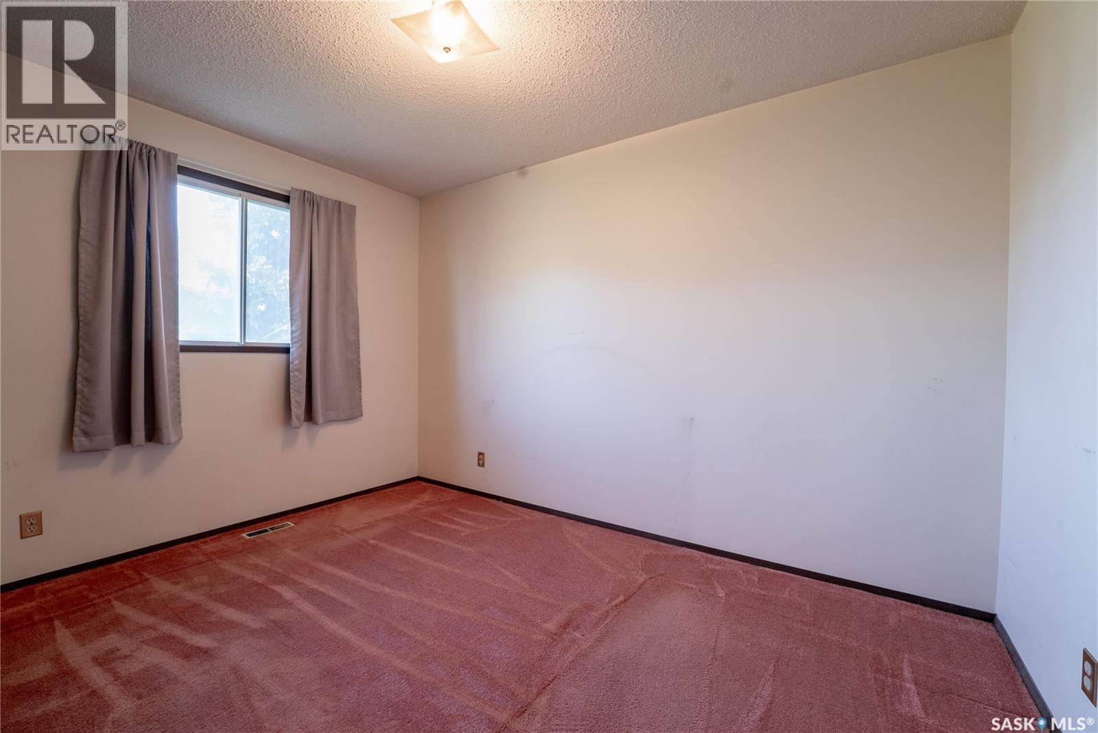 219 Railway AVENUE W - 14