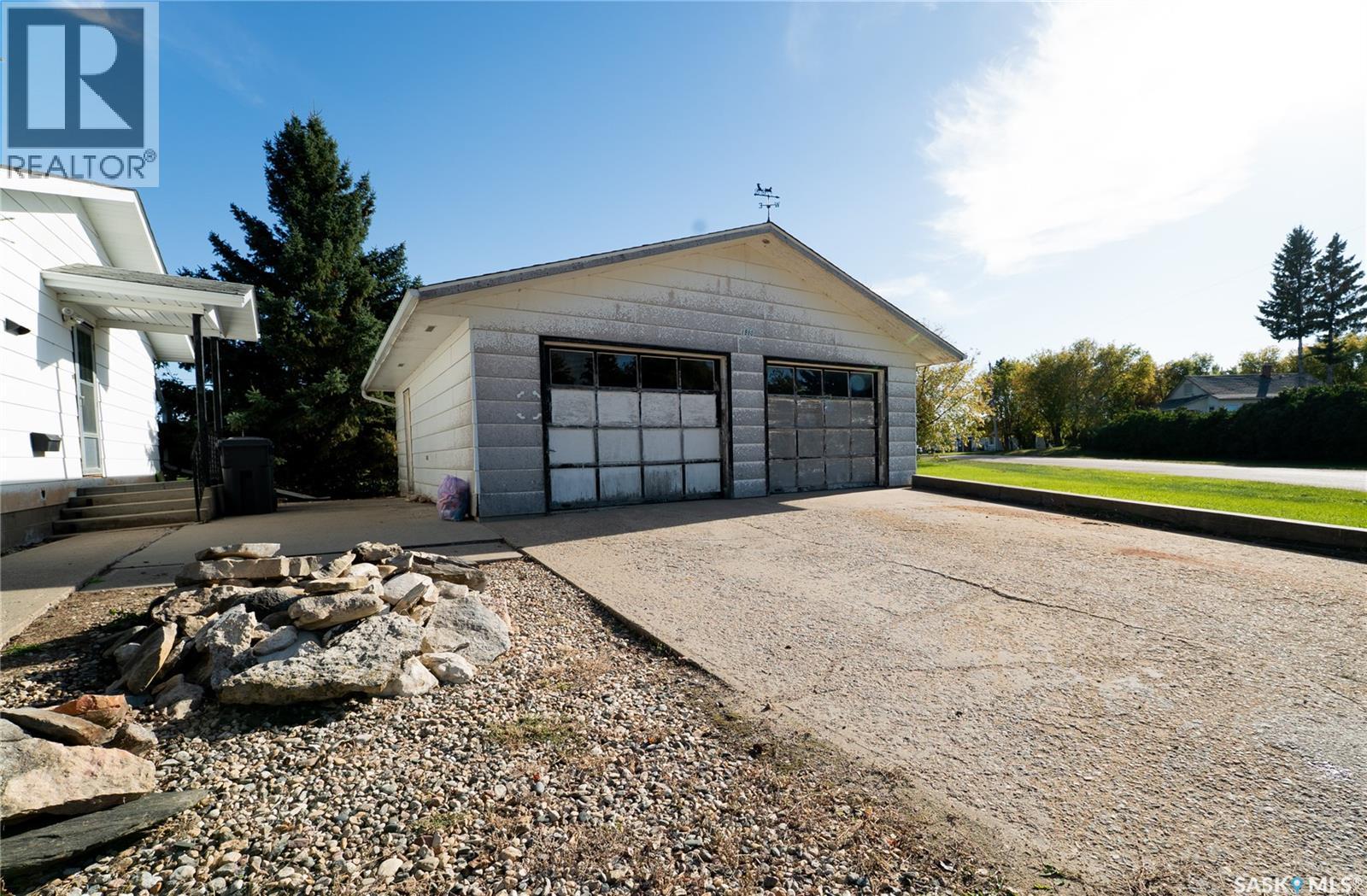 219 Railway AVENUE W - 21