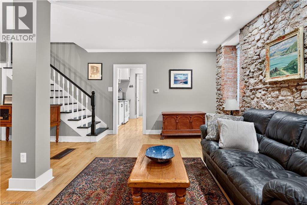 21 BROCK Street N - 13