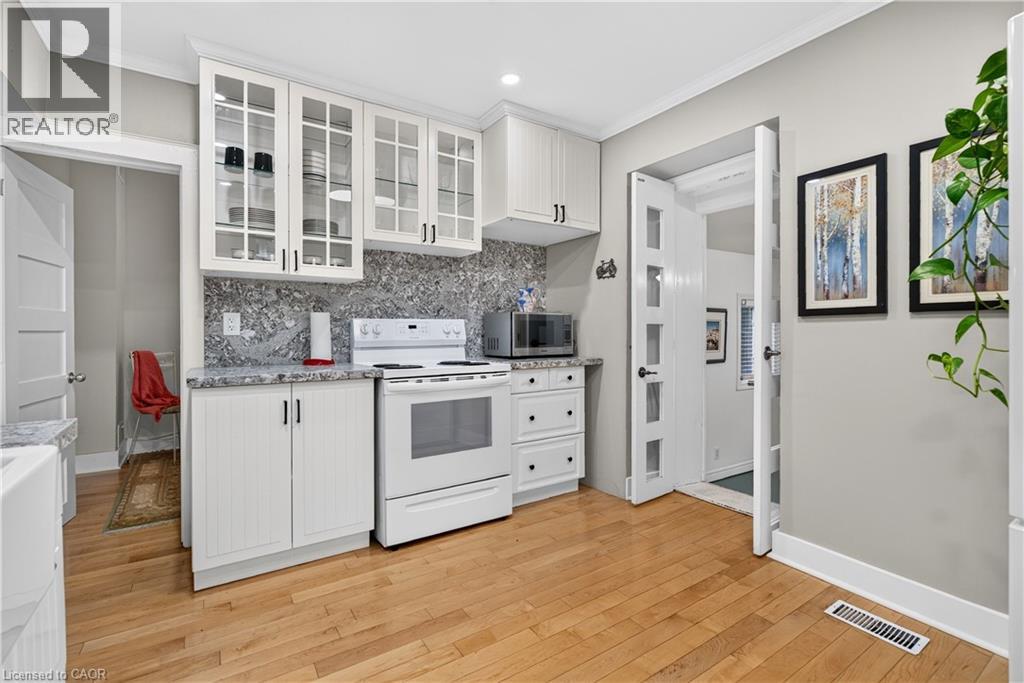 21 BROCK Street N - 23