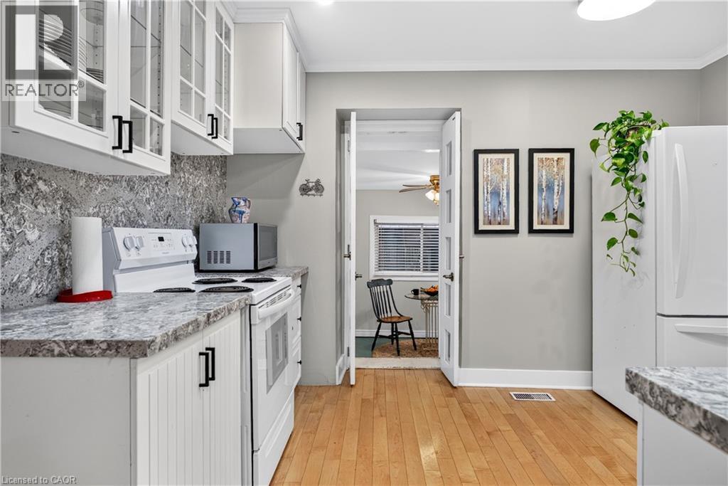 21 BROCK Street N - 27