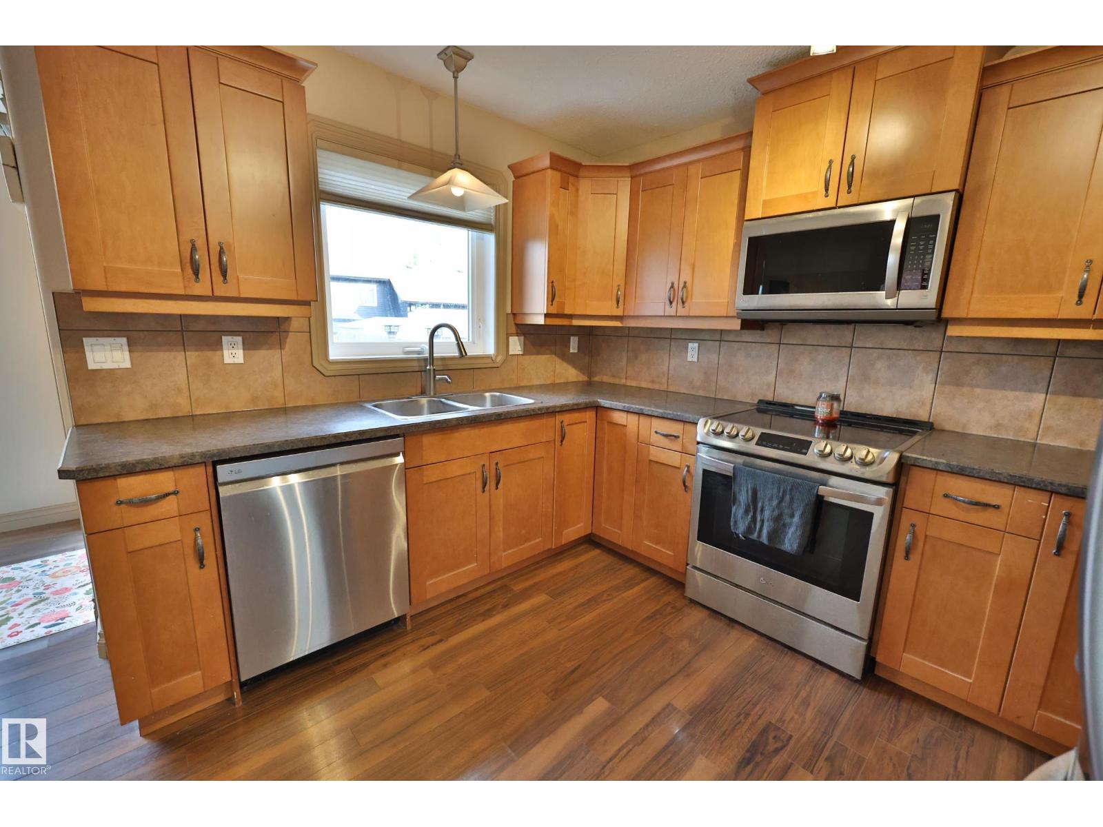 10603 95 ST - 19